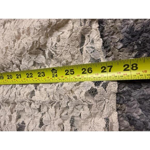 The Pyramid Collection Cream Lace Tank – Size XL - Picture 6 of 6